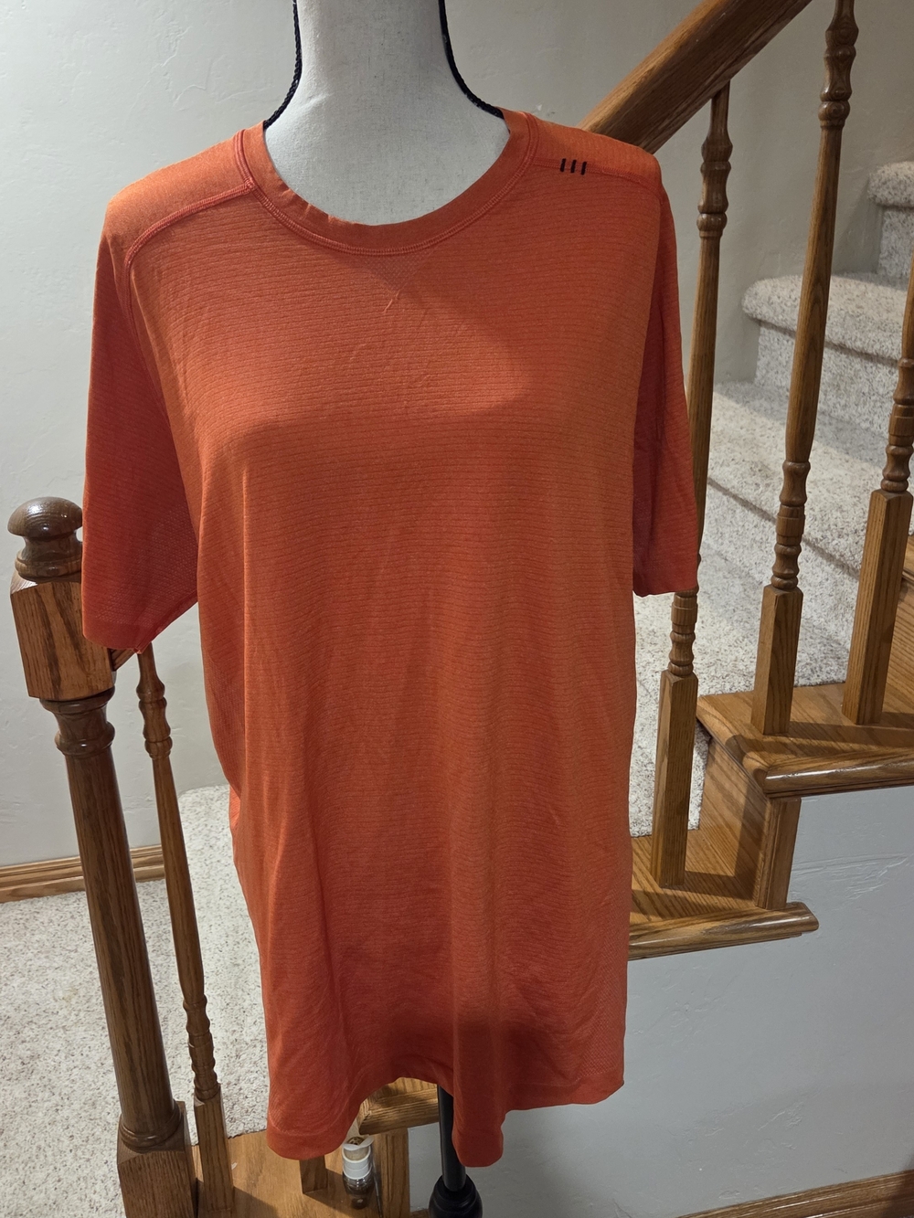 Lululemon Metal Vent Tech Men's Crew Neck Short Sleeve Shirt - Orange